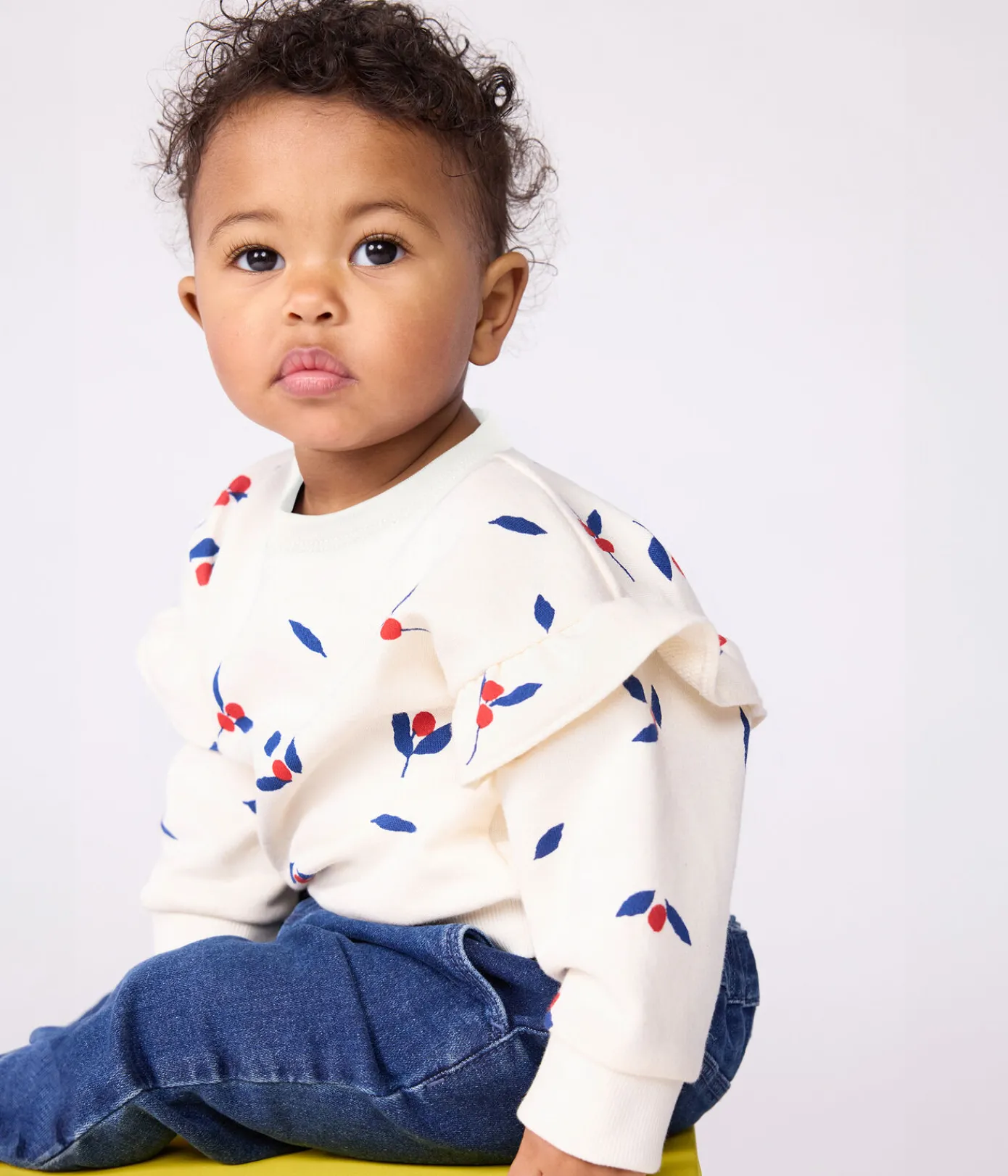 Petit Bateau Pullover, Cardigans*Baby-Sweatshirt aus Baumwolle mit Beerenmotiv und Volants MILK/ MULTICO