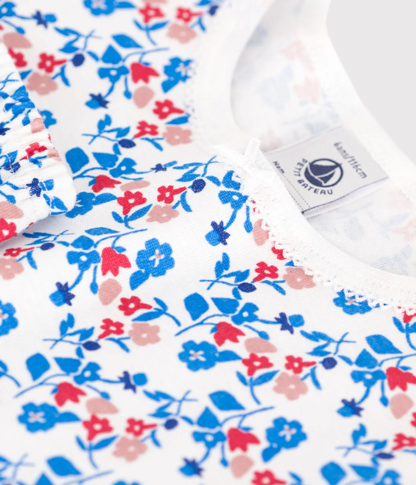 Petit Bateau Schlafanzüge, Nachthemden*Eng anliegender Kinder-Kurzpyjama aus Baumwolle mit Blumenmuster weiss MARSHMALLOW/weiss MULTICO