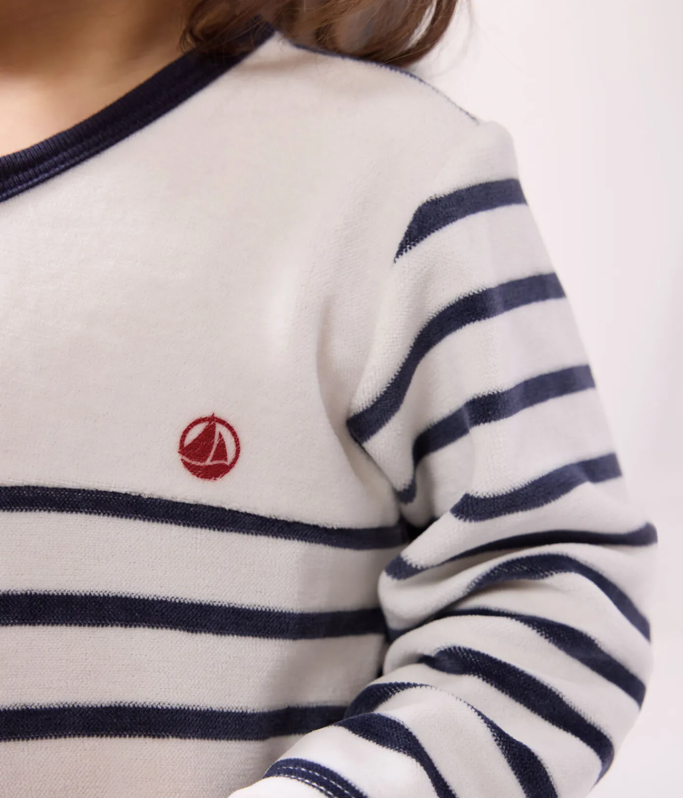 Petit Bateau Schlafanzüge, Strampler*Gestreifter Baby-Pyjama aus Samt weiss MARSHMALLOW/blau SMOKING