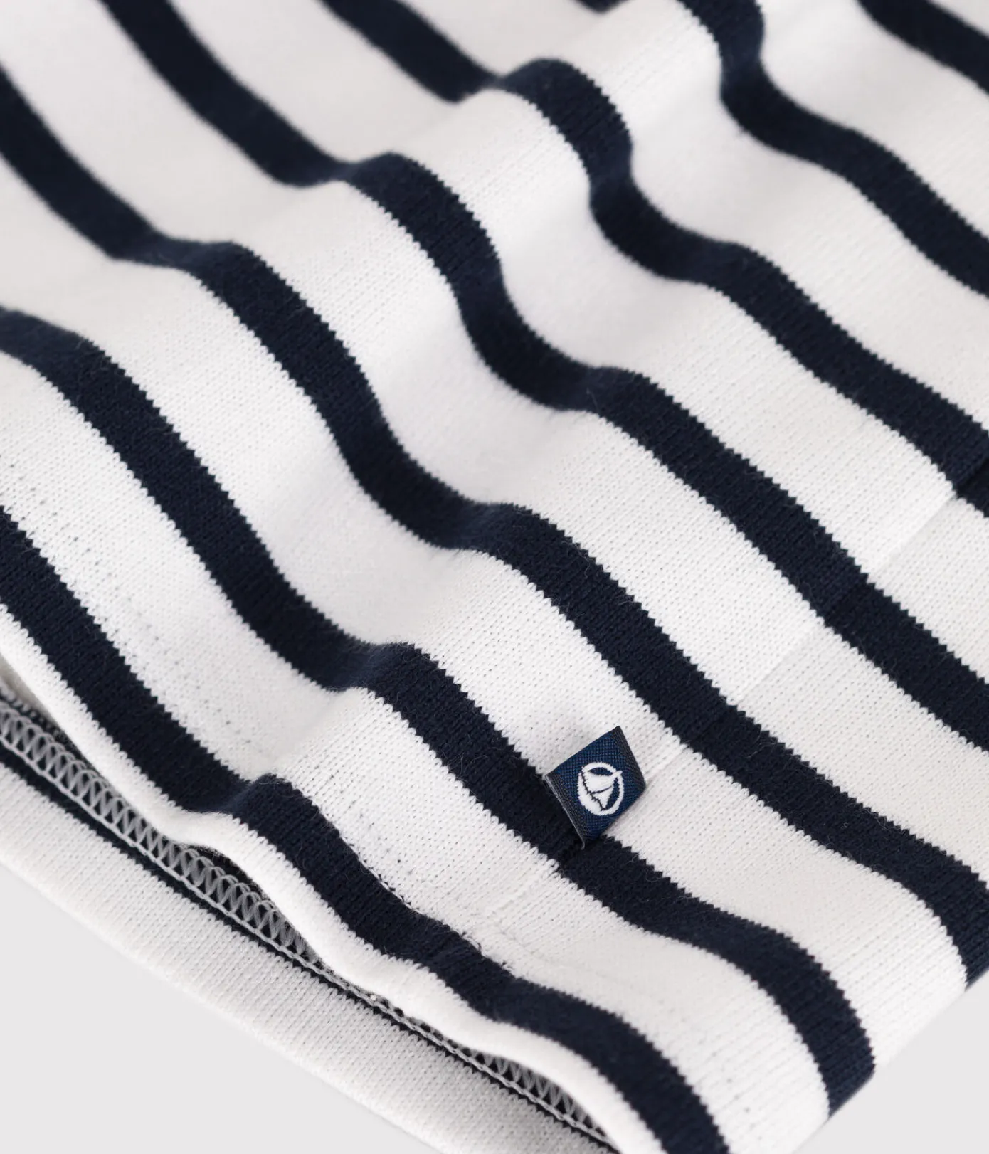 Petit Bateau Kleider*Langärmeliges Baby-Kleid aus festem Baumwollstoff mit Matrosenstreifen weiss MARSHMALLOW/blau SMOKING